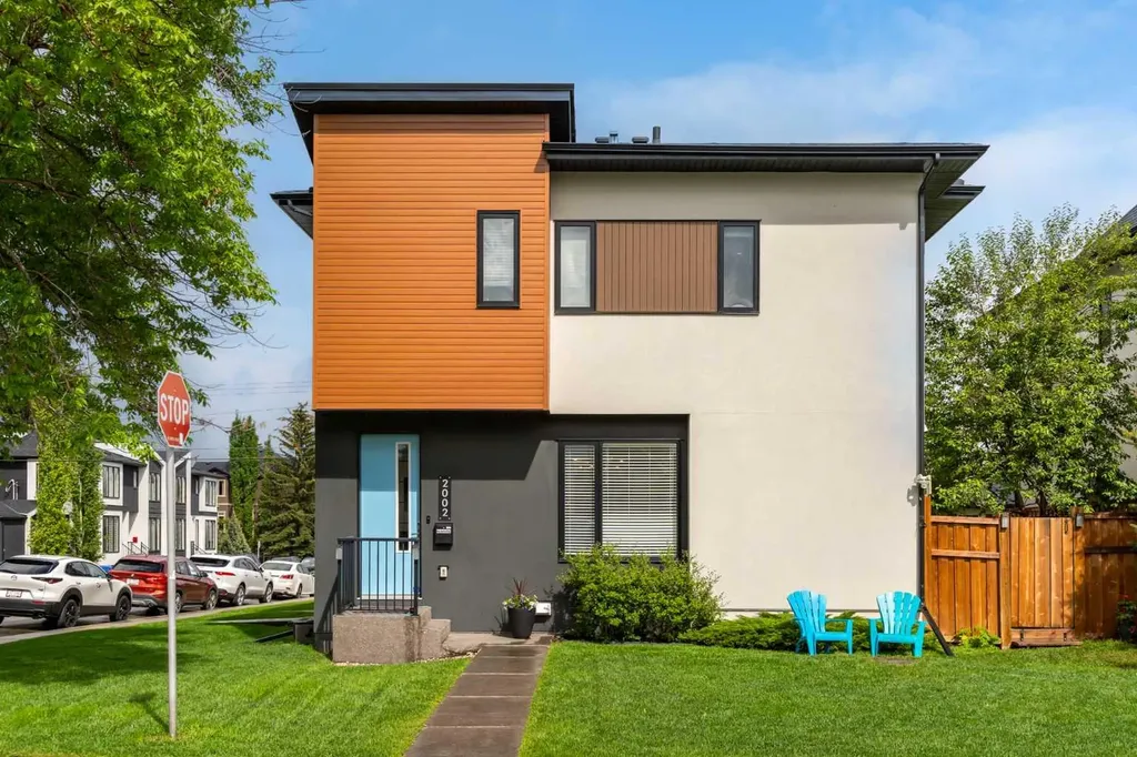 2002 35 Street SW Calgary AB T3E2X5