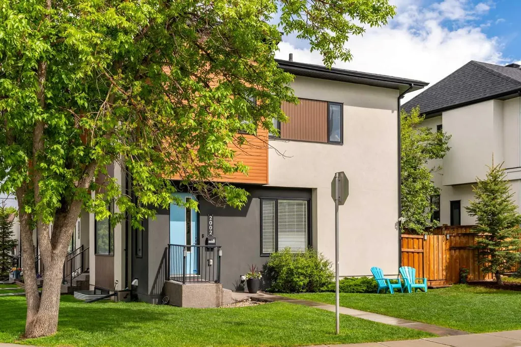 2002 35 Street SW Calgary AB T3E2X5