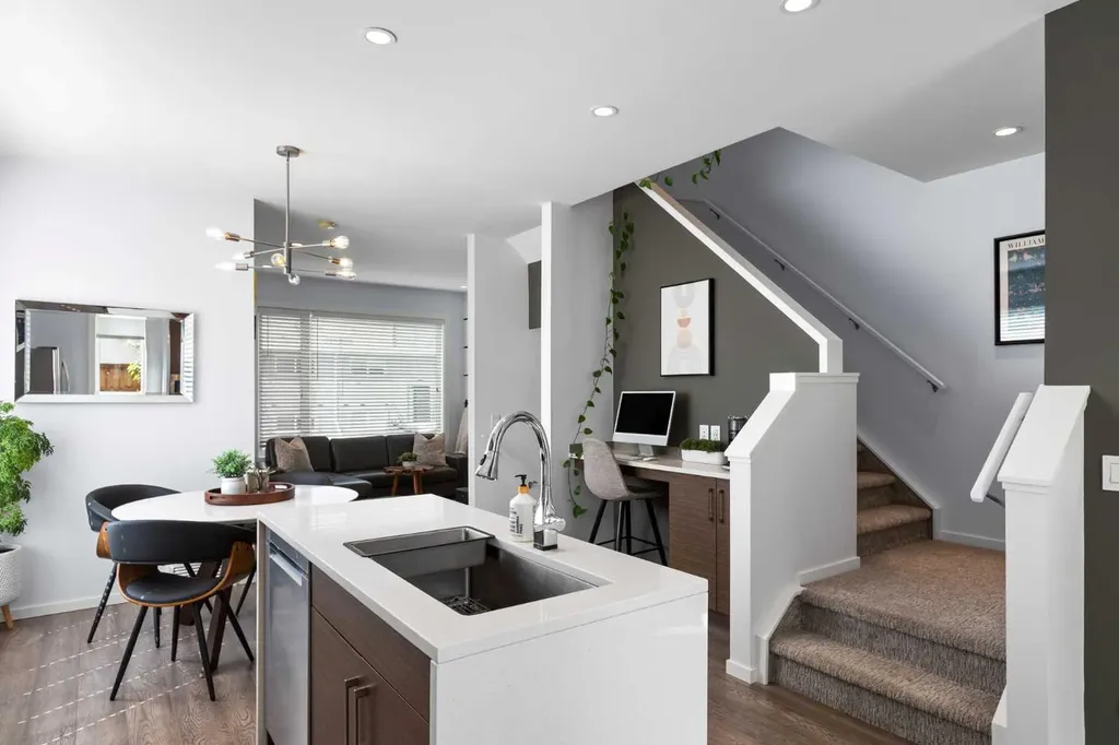 2002 35 Street SW Calgary AB T3E2X5