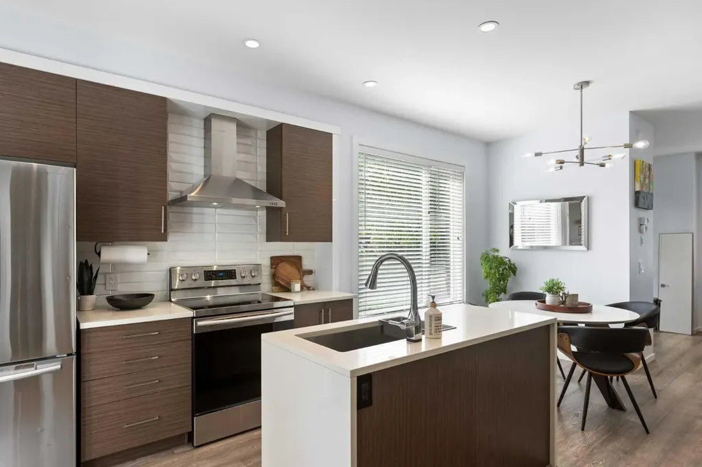 2002 35 Street SW Calgary AB T3E2X5