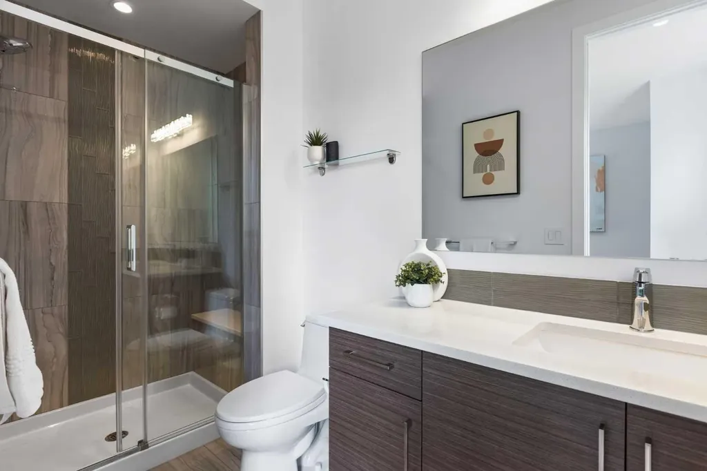 2002 35 Street SW Calgary AB T3E2X5