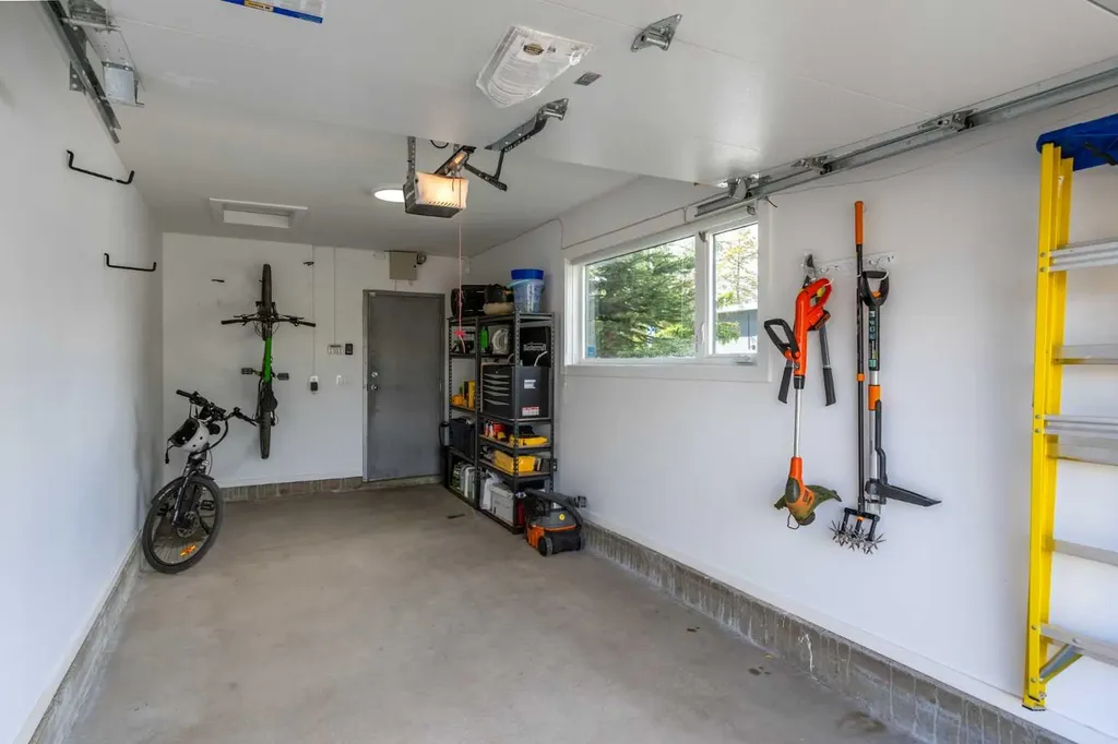 2002 35 Street SW Calgary AB T3E2X5