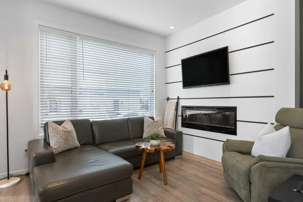 2002 35 Street SW Calgary AB T3E2X5