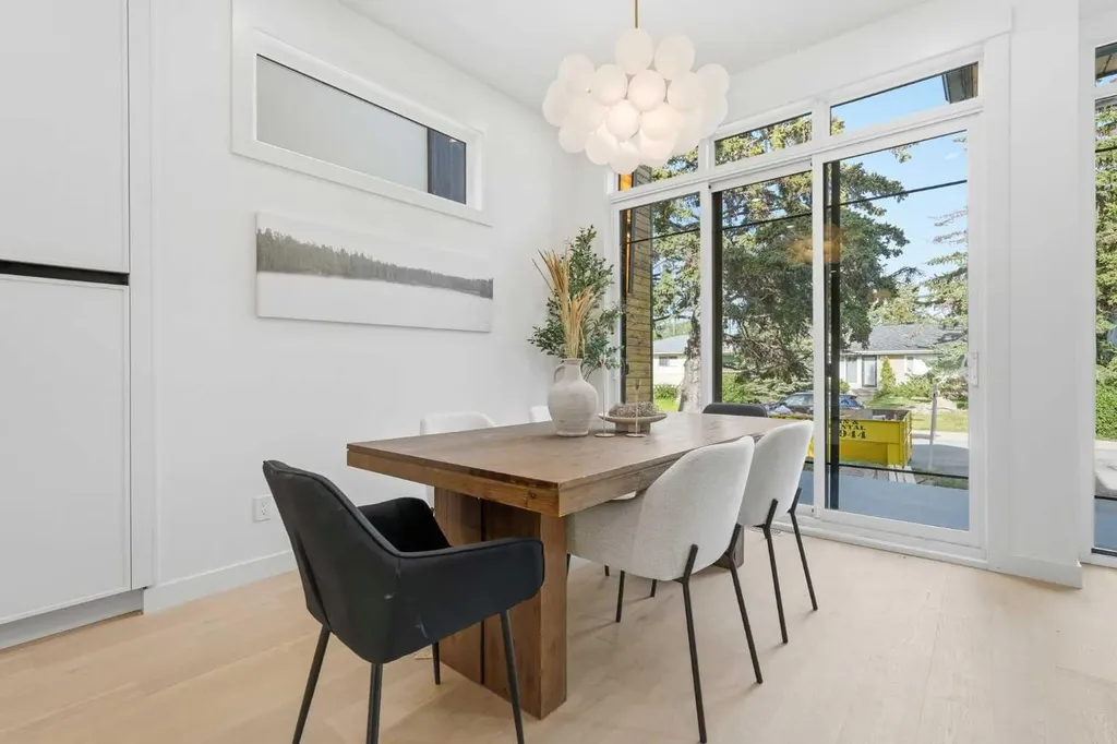 1417 44 Street SW Calgary AB T3C 2A7