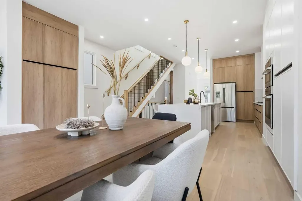 1417 44 Street SW Calgary AB T3C 2A7