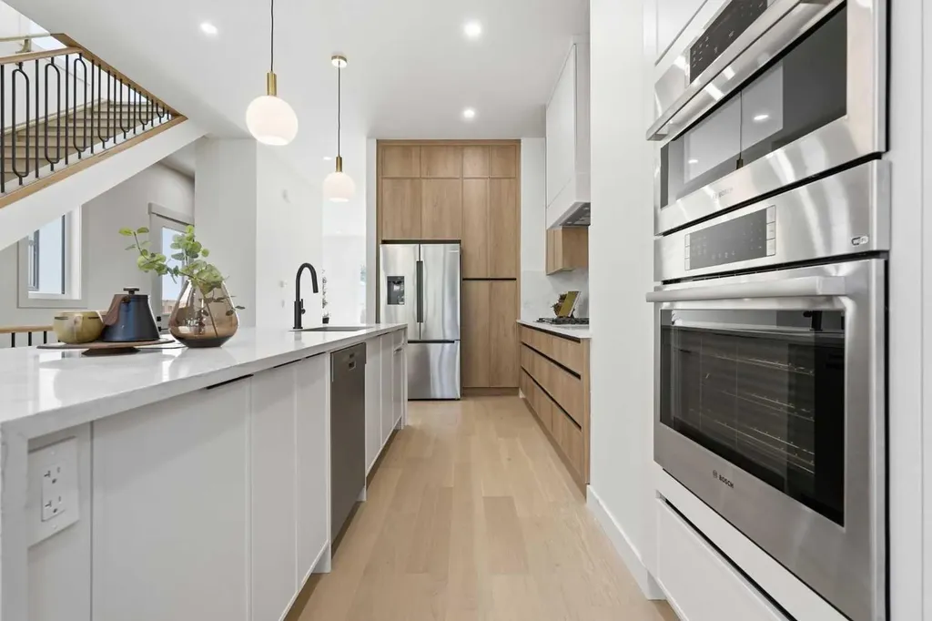1417 44 Street SW Calgary AB T3C 2A7