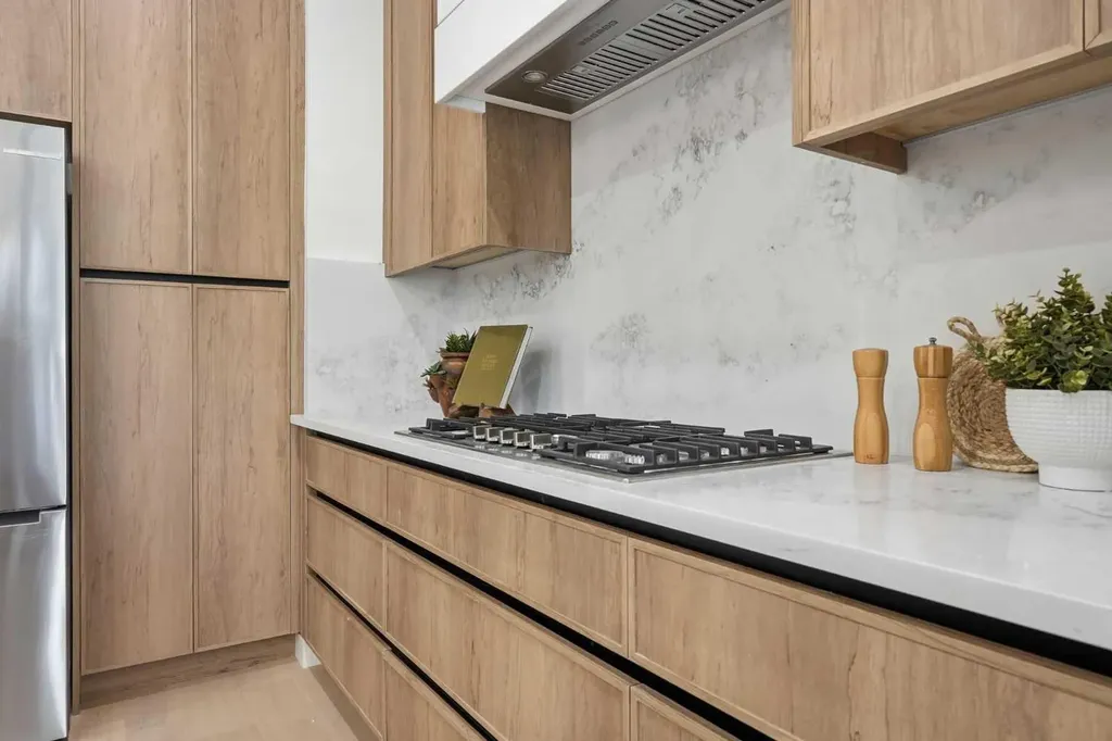 1417 44 Street SW Calgary AB T3C 2A7