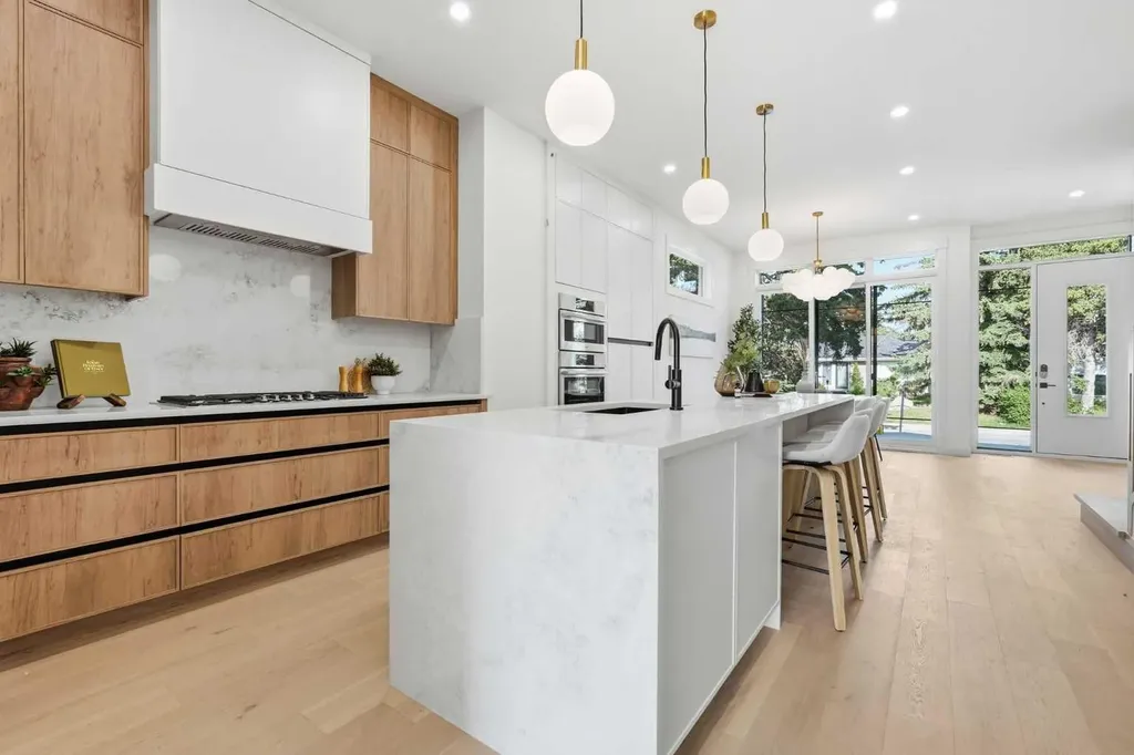 1417 44 Street SW Calgary AB T3C 2A7