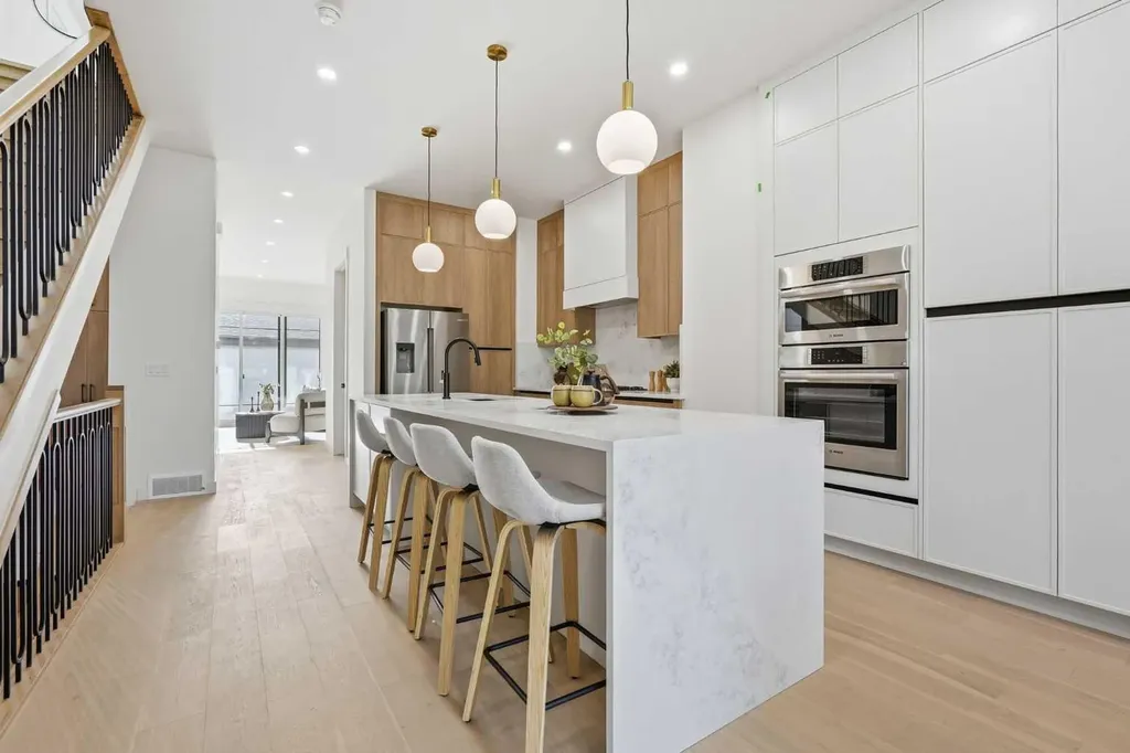 1417 44 Street SW Calgary AB T3C 2A7