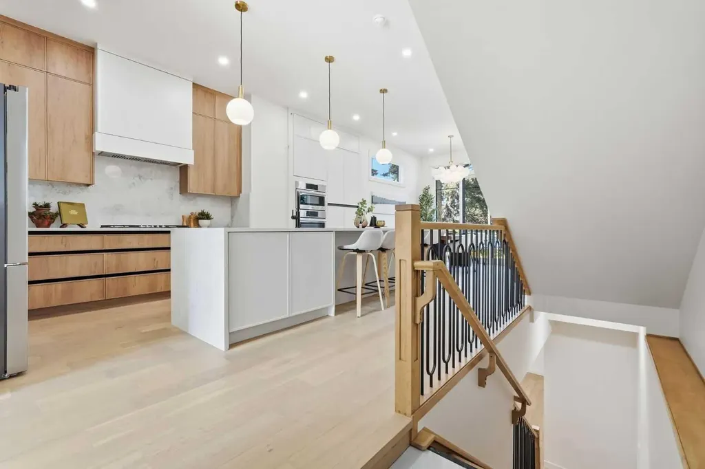 1417 44 Street SW Calgary AB T3C 2A7