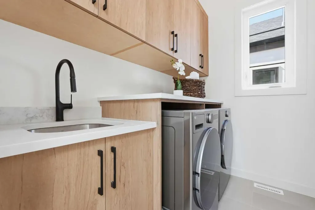 1417 44 Street SW Calgary AB T3C 2A7
