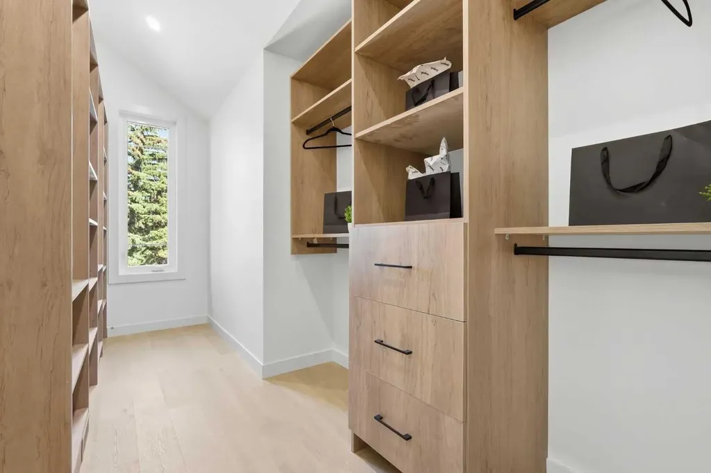 1417 44 Street SW Calgary AB T3C 2A7