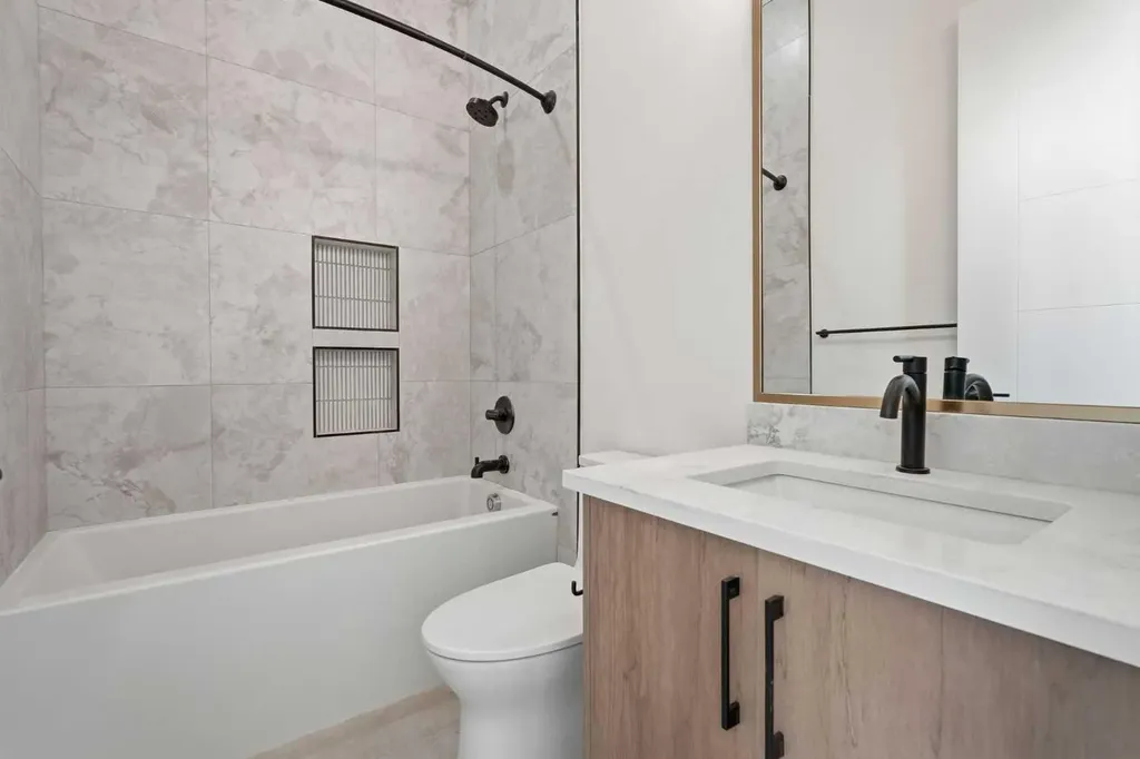 1417 44 Street SW Calgary AB T3C 2A7