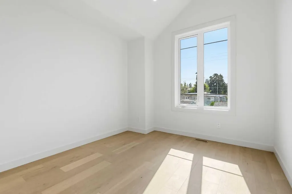 1417 44 Street SW Calgary AB T3C 2A7
