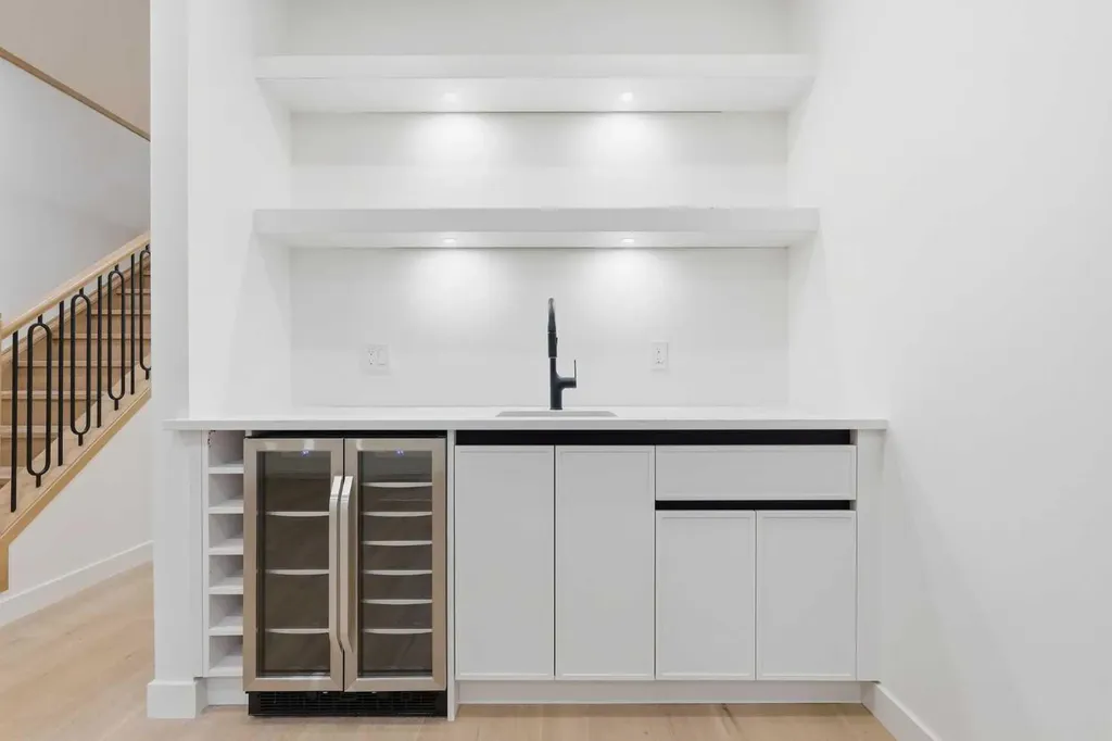 1417 44 Street SW Calgary AB T3C 2A7