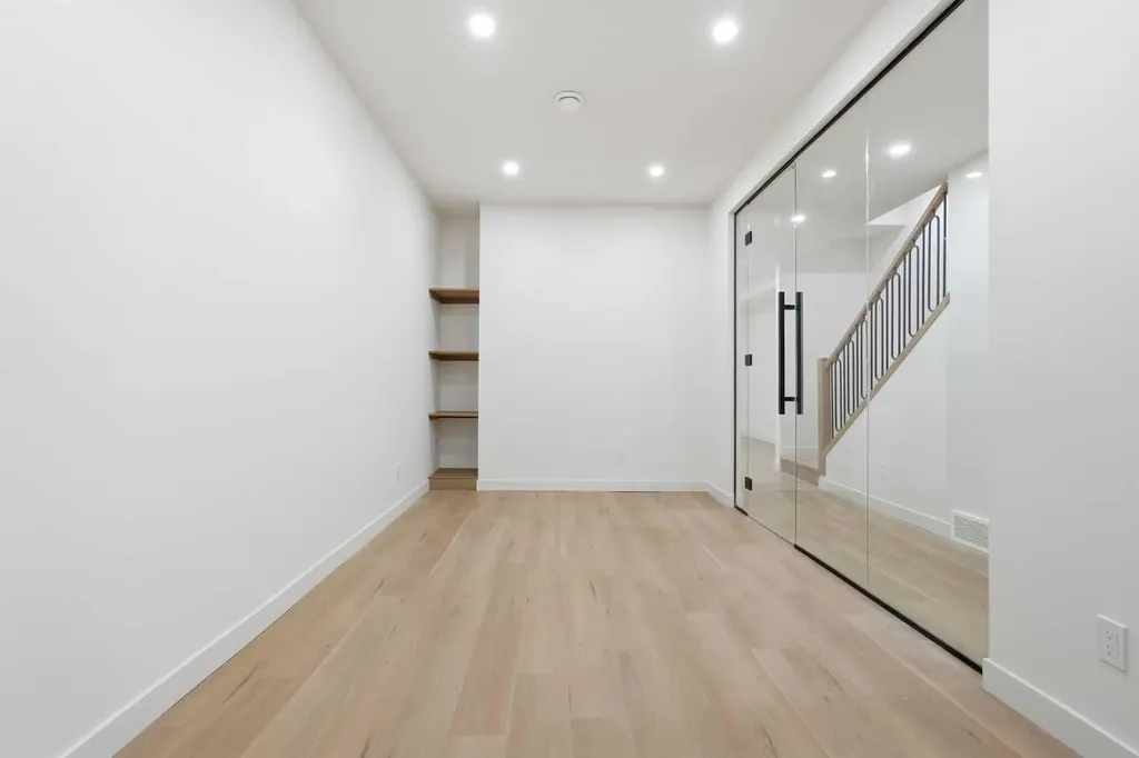 1417 44 Street SW Calgary AB T3C 2A7