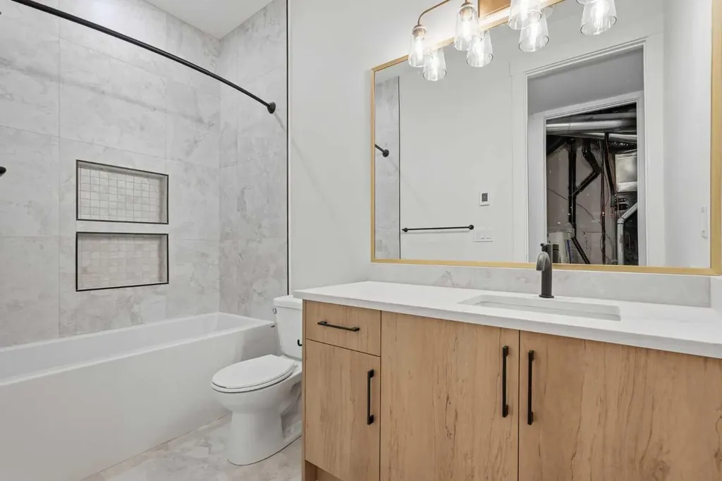 1417 44 Street SW Calgary AB T3C 2A7