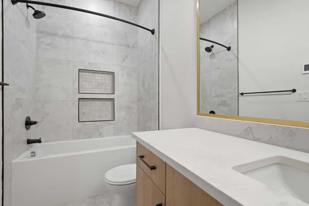 1417 44 Street SW Calgary AB T3C 2A7
