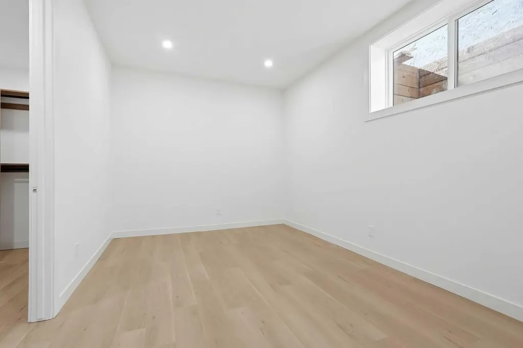 1417 44 Street SW Calgary AB T3C 2A7
