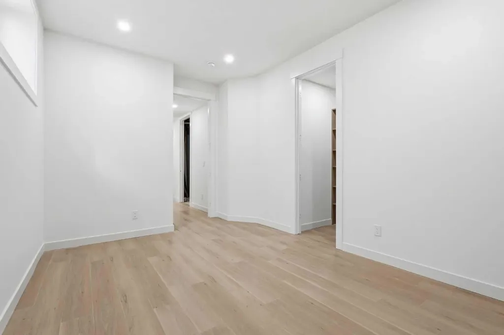 1417 44 Street SW Calgary AB T3C 2A7