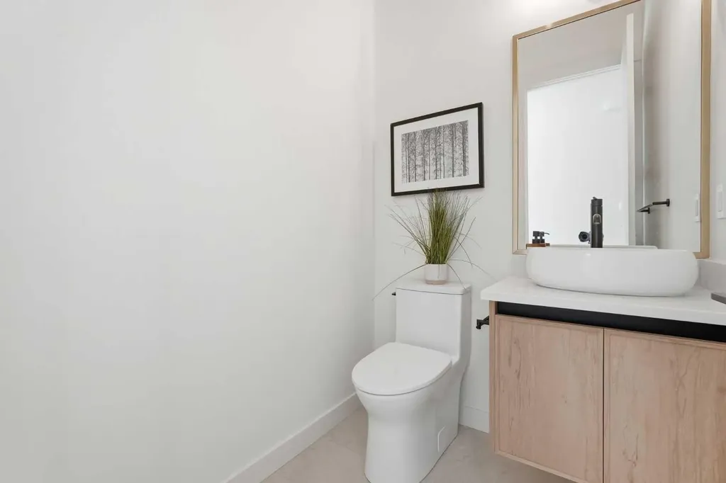1417 44 Street SW Calgary AB T3C 2A7