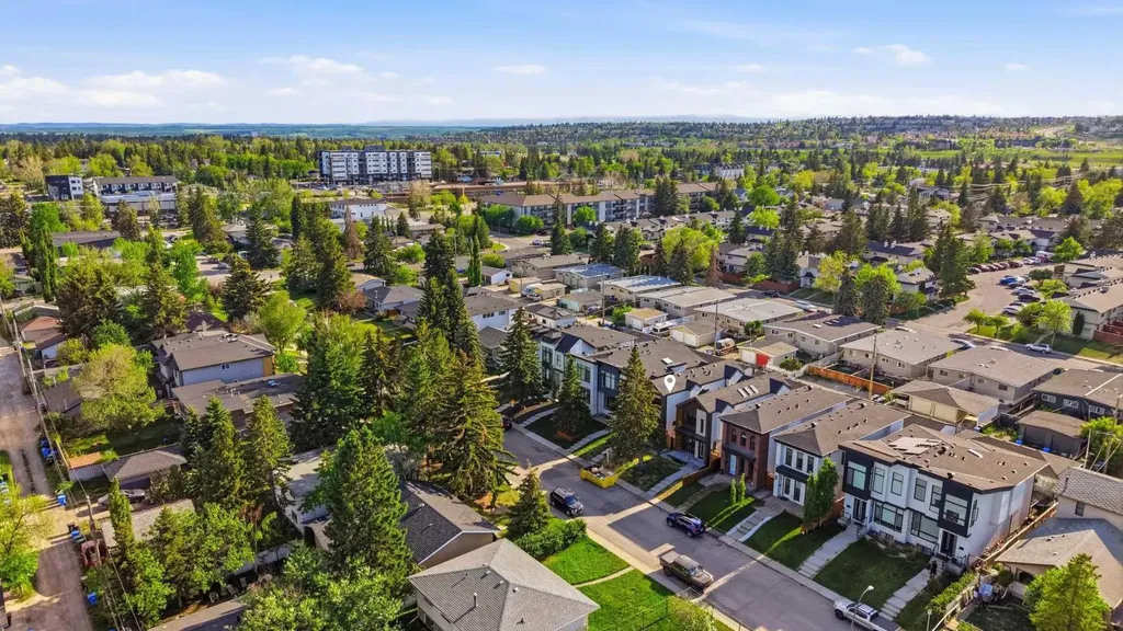 1417 44 Street SW Calgary AB T3C 2A7