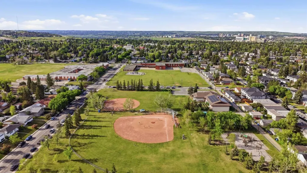 1417 44 Street SW Calgary AB T3C 2A7