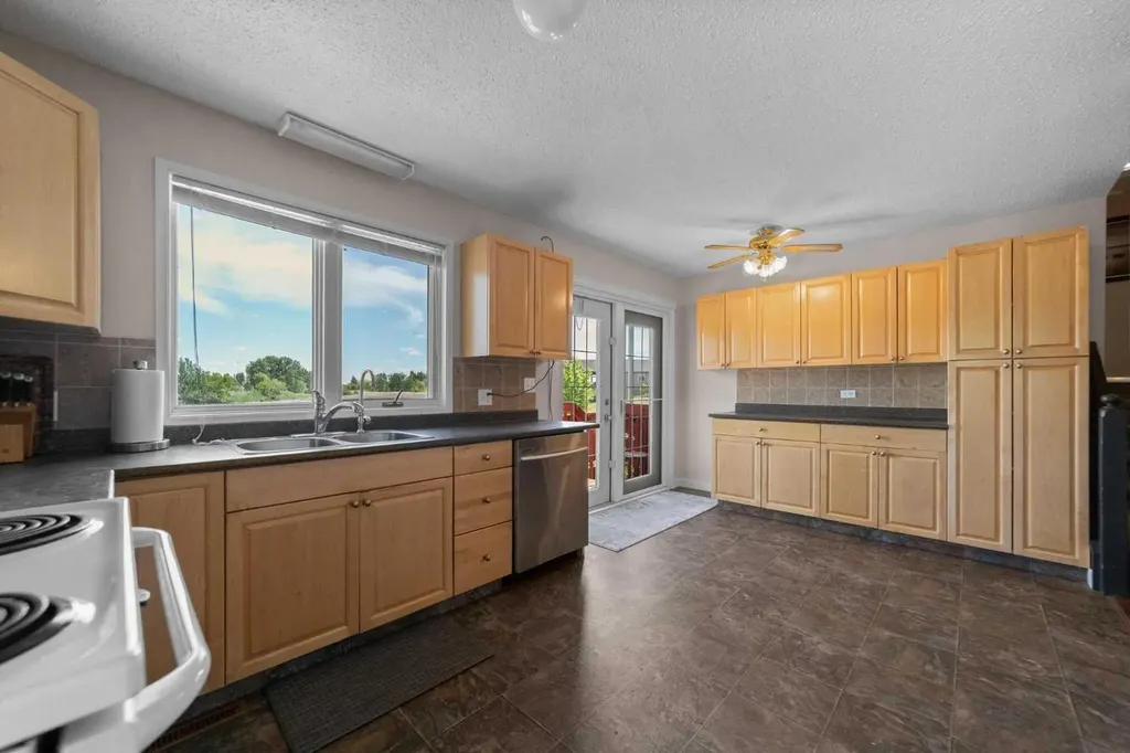 5407 48 Avenue Killam AB T0B 2L0
