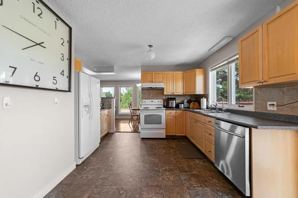 5407 48 Avenue Killam AB T0B 2L0