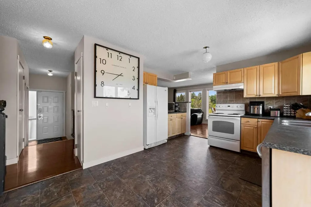 5407 48 Avenue Killam AB T0B 2L0