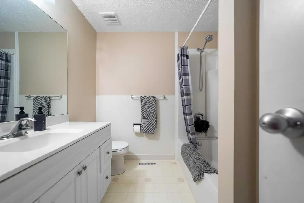 5407 48 Avenue Killam AB T0B 2L0