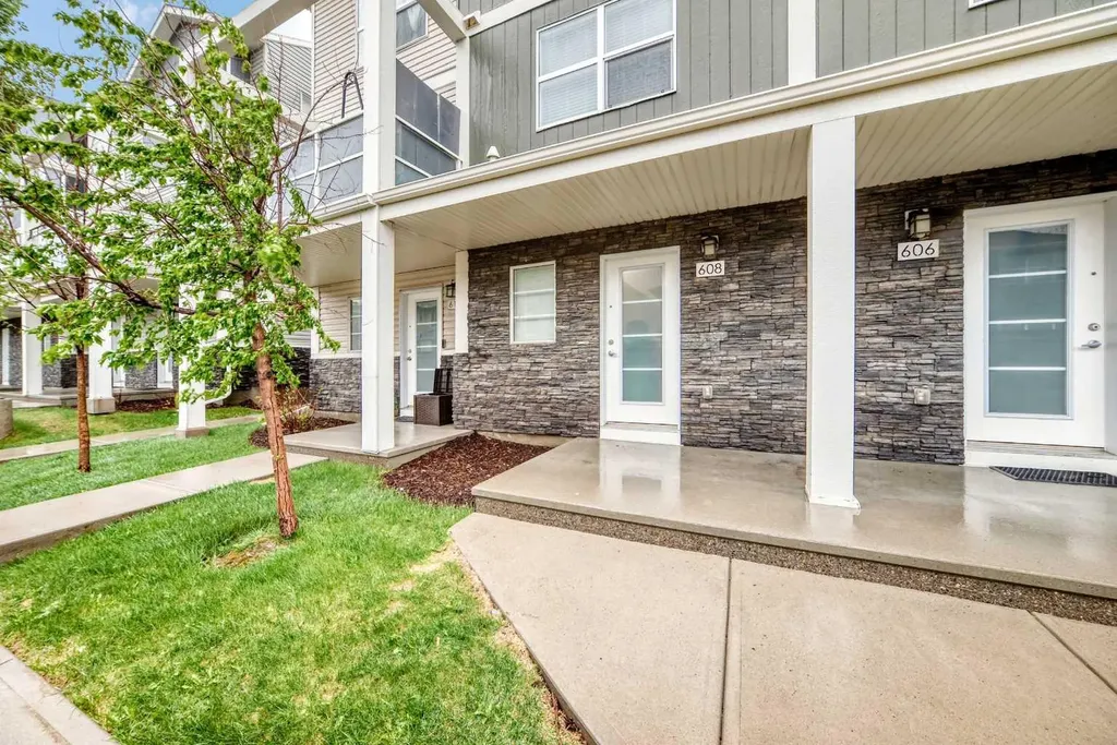 608 Redstone View NE Calgary AB T3N 0M9