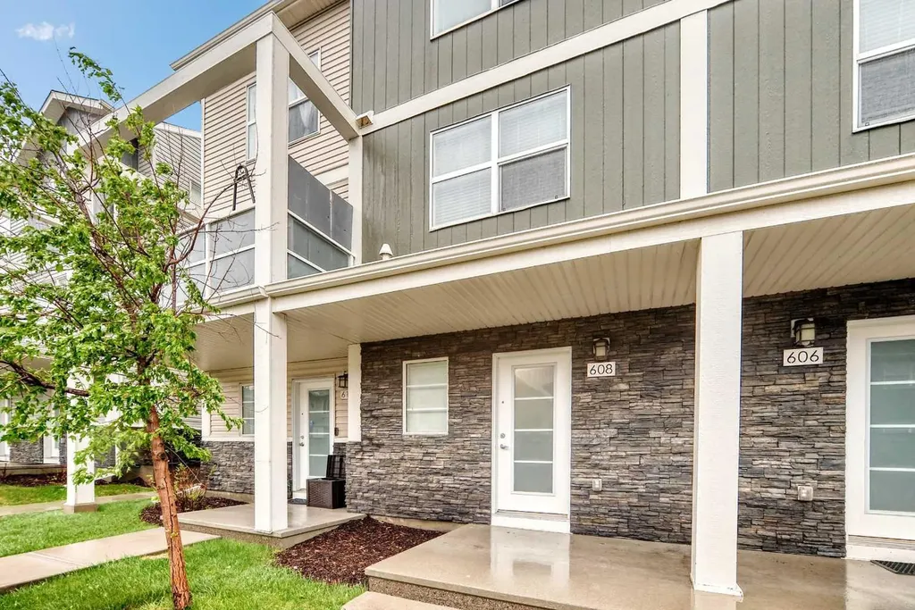 608 Redstone View NE Calgary AB T3N 0M9
