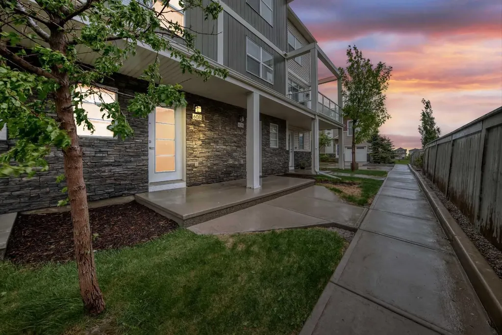 608 Redstone View NE Calgary AB T3N 0M9