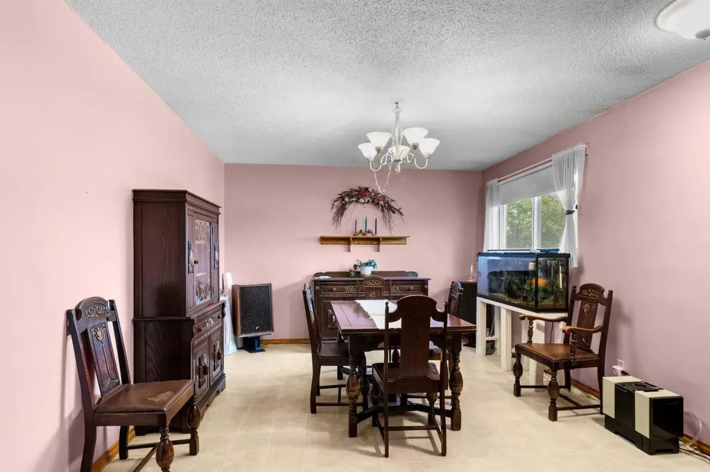 39 Ogden Ave. Avenue Red Deer AB T4N 5B2