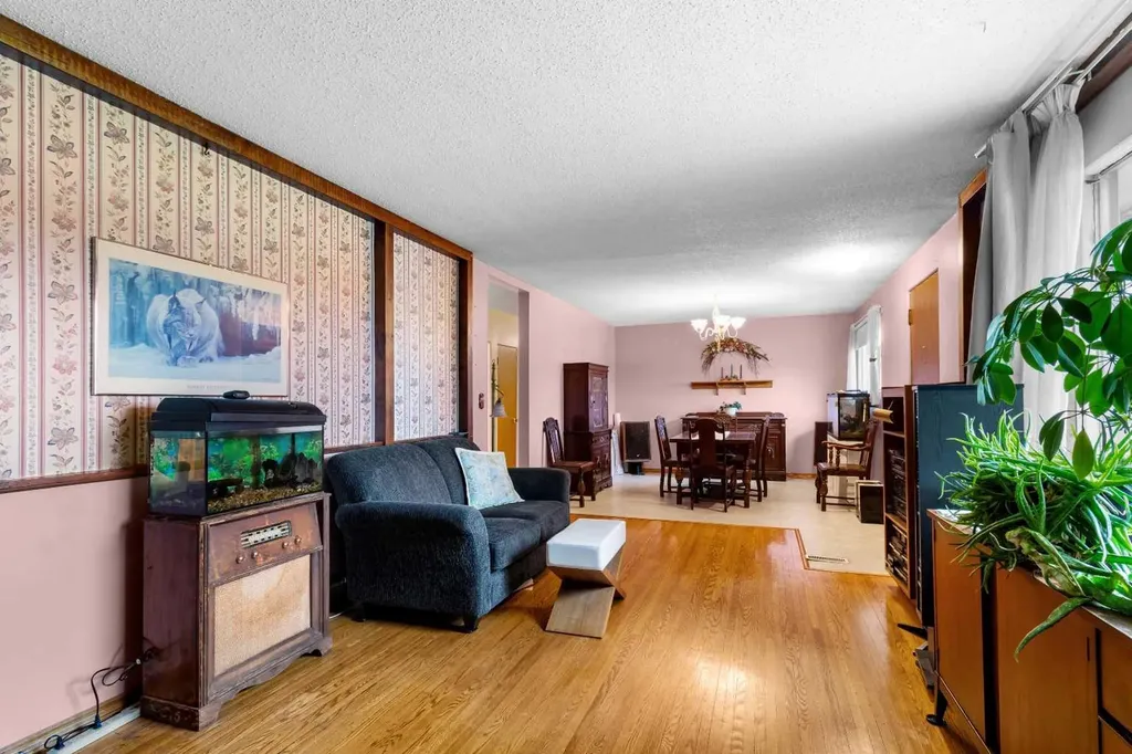 39 Ogden Ave. Avenue Red Deer AB T4N 5B2