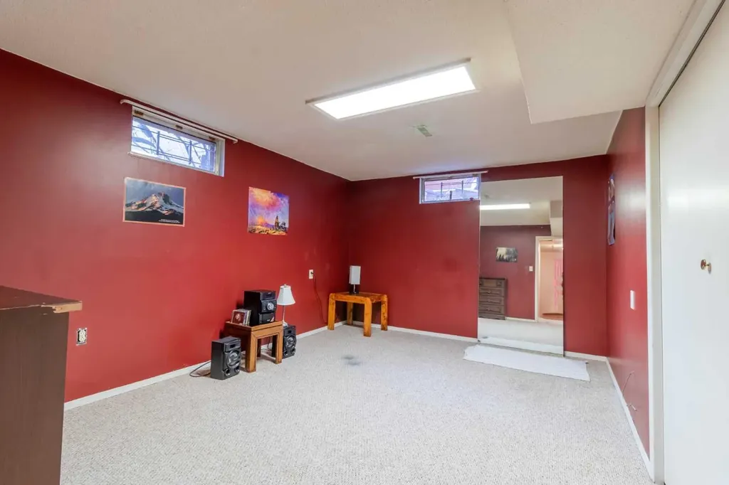 39 Ogden Ave. Avenue Red Deer AB T4N 5B2