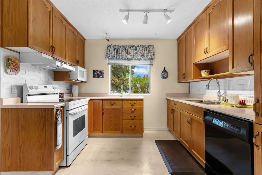 39 Ogden Ave. Avenue Red Deer AB T4N 5B2