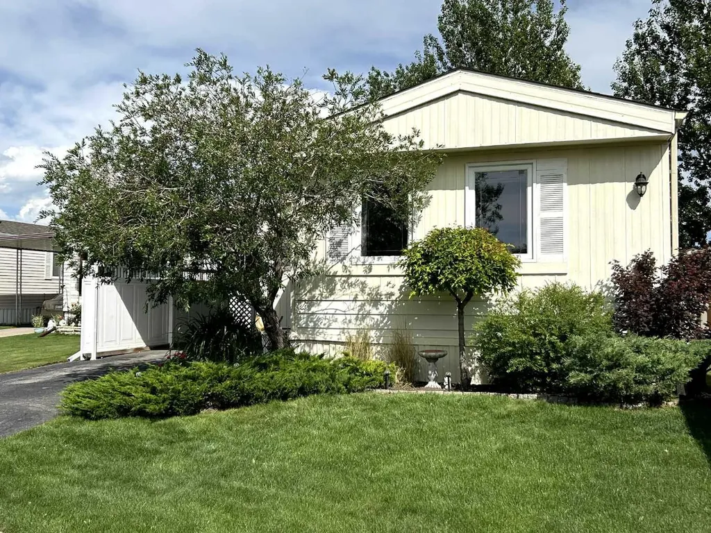 99 Arbour Lake Road NW Calgary AB T3G 4E4
