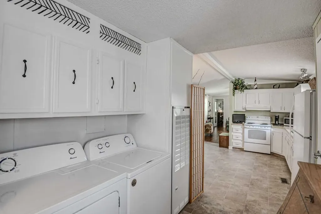 99 Arbour Lake Road NW Calgary AB T3G 4E4