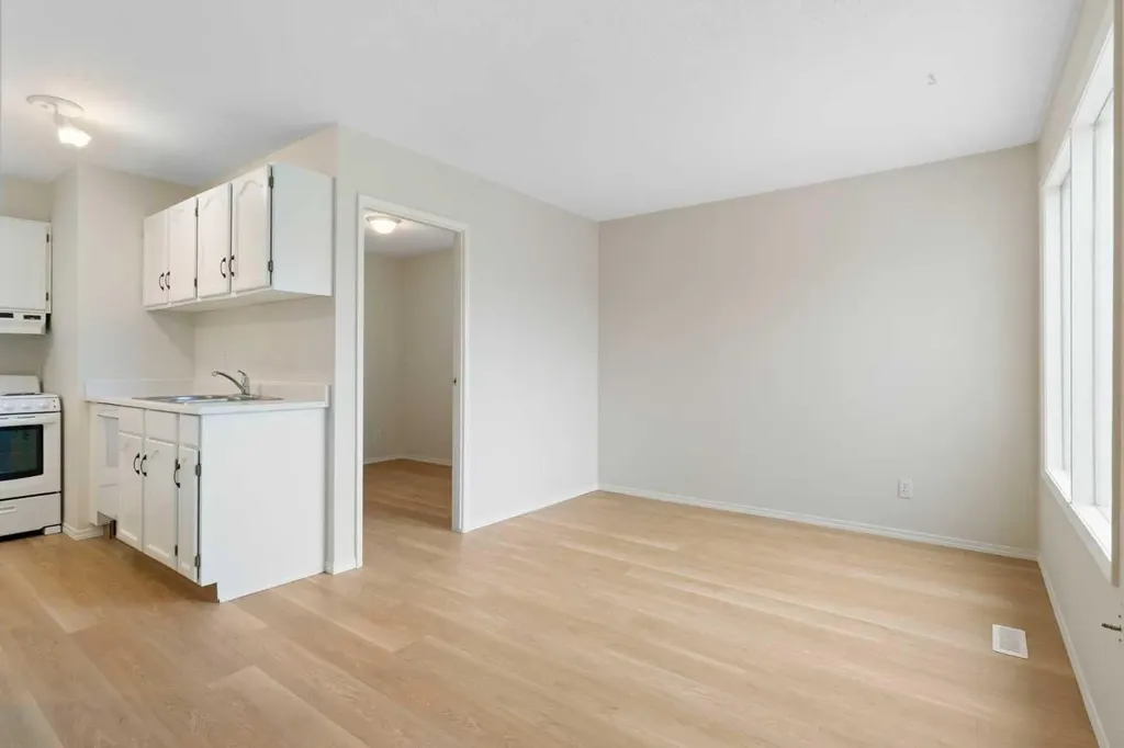 8544 48 Avenue NW Calgary AB T3B 2A6