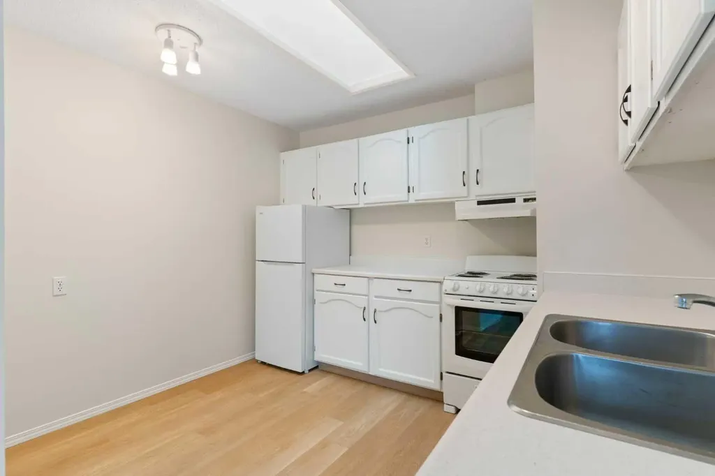 8544 48 Avenue NW Calgary AB T3B 2A6