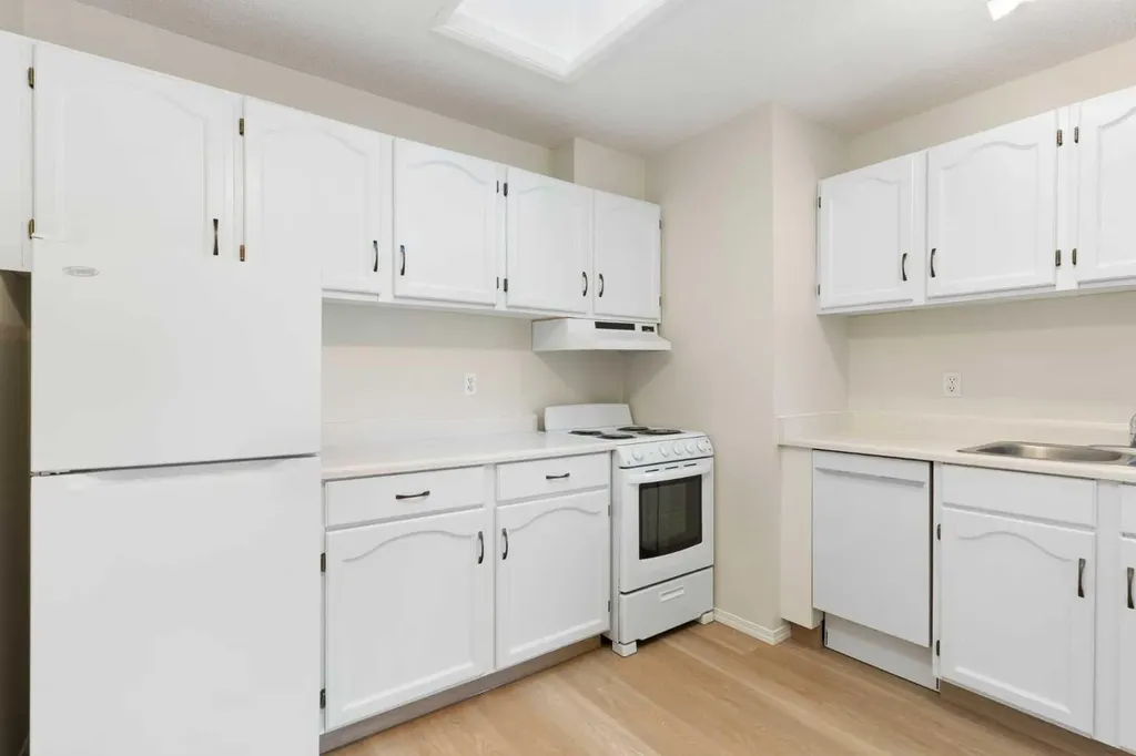 8544 48 Avenue NW Calgary AB T3B 2A6