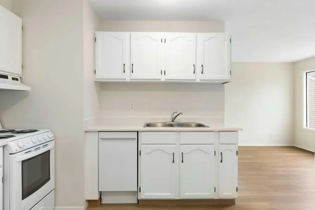 8544 48 Avenue NW Calgary AB T3B 2A6