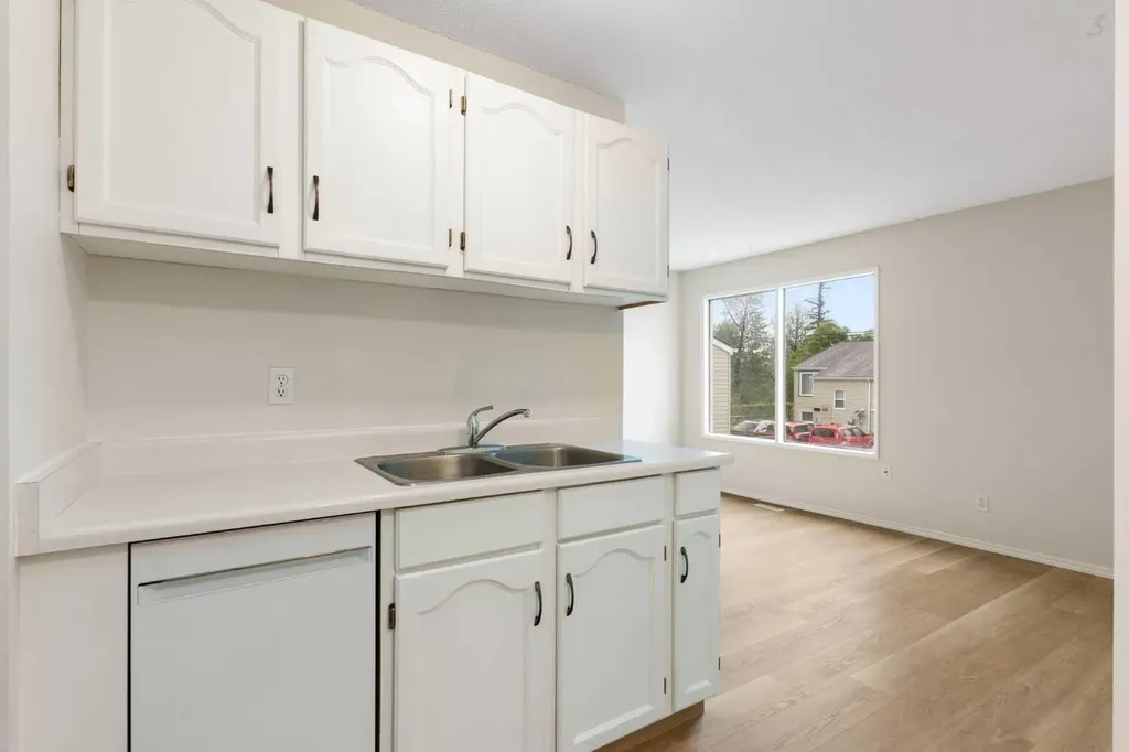 8544 48 Avenue NW Calgary AB T3B 2A6