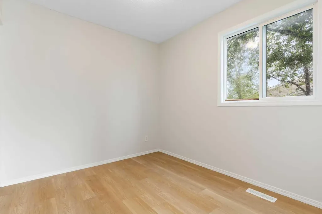 8544 48 Avenue NW Calgary AB T3B 2A6