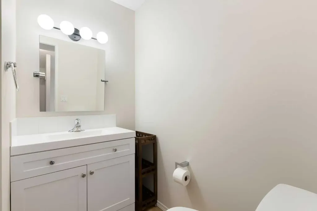 8544 48 Avenue NW Calgary AB T3B 2A6
