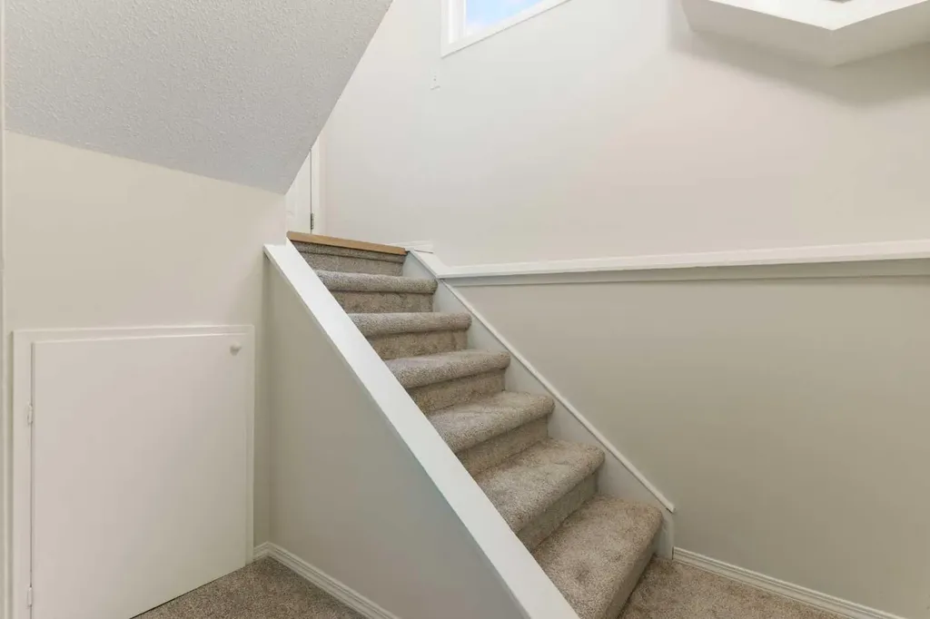 8544 48 Avenue NW Calgary AB T3B 2A6