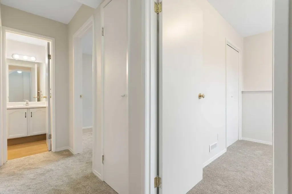 8544 48 Avenue NW Calgary AB T3B 2A6