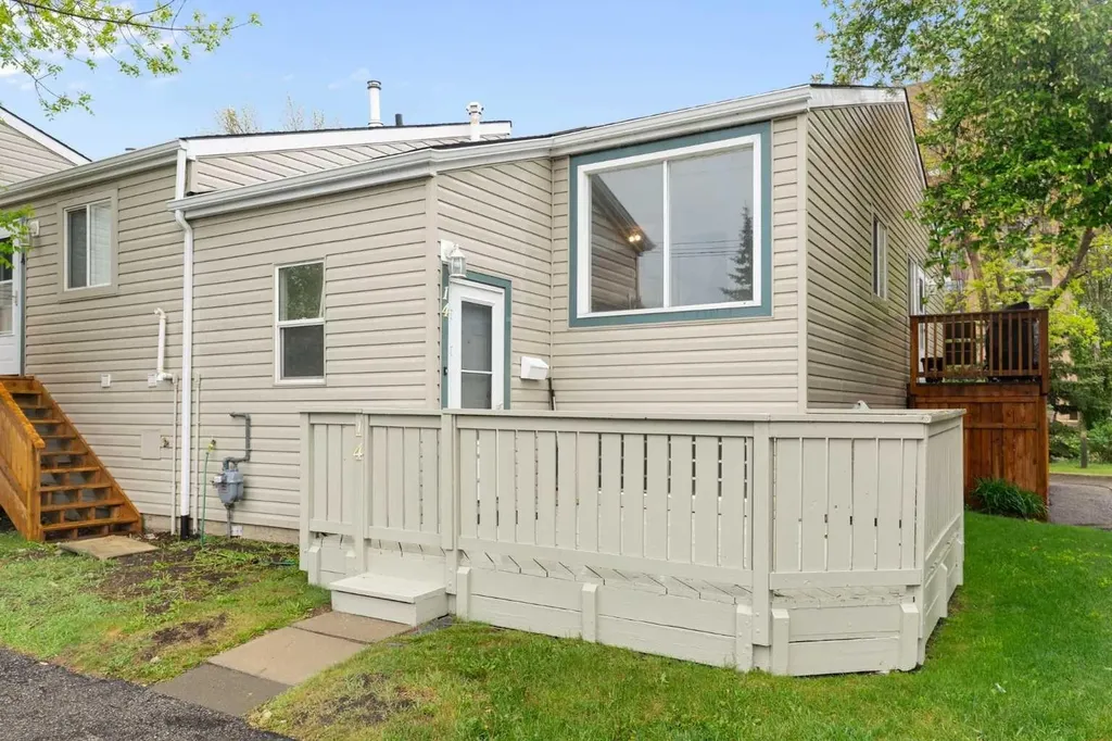 8544 48 Avenue NW Calgary AB T3B 2A6